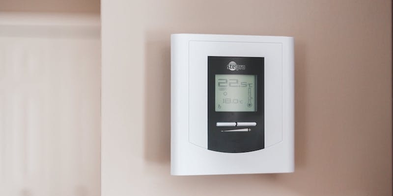 Energy-efficient-savings-with-thermostat